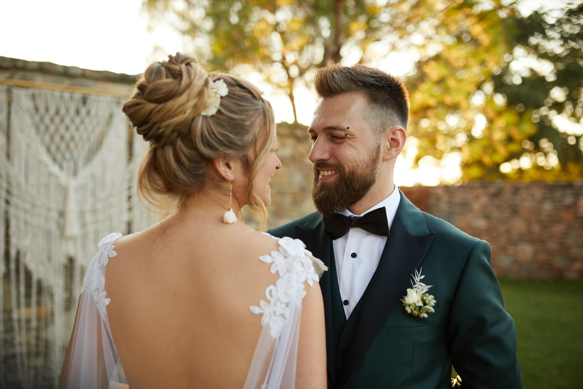 novios mirada romantica