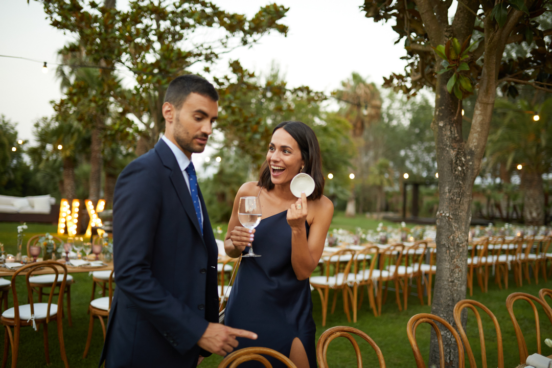 amigos copa de vino, banquete de bodas