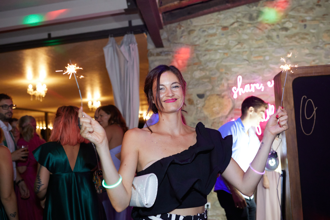 bengalas en la fiesta de boda