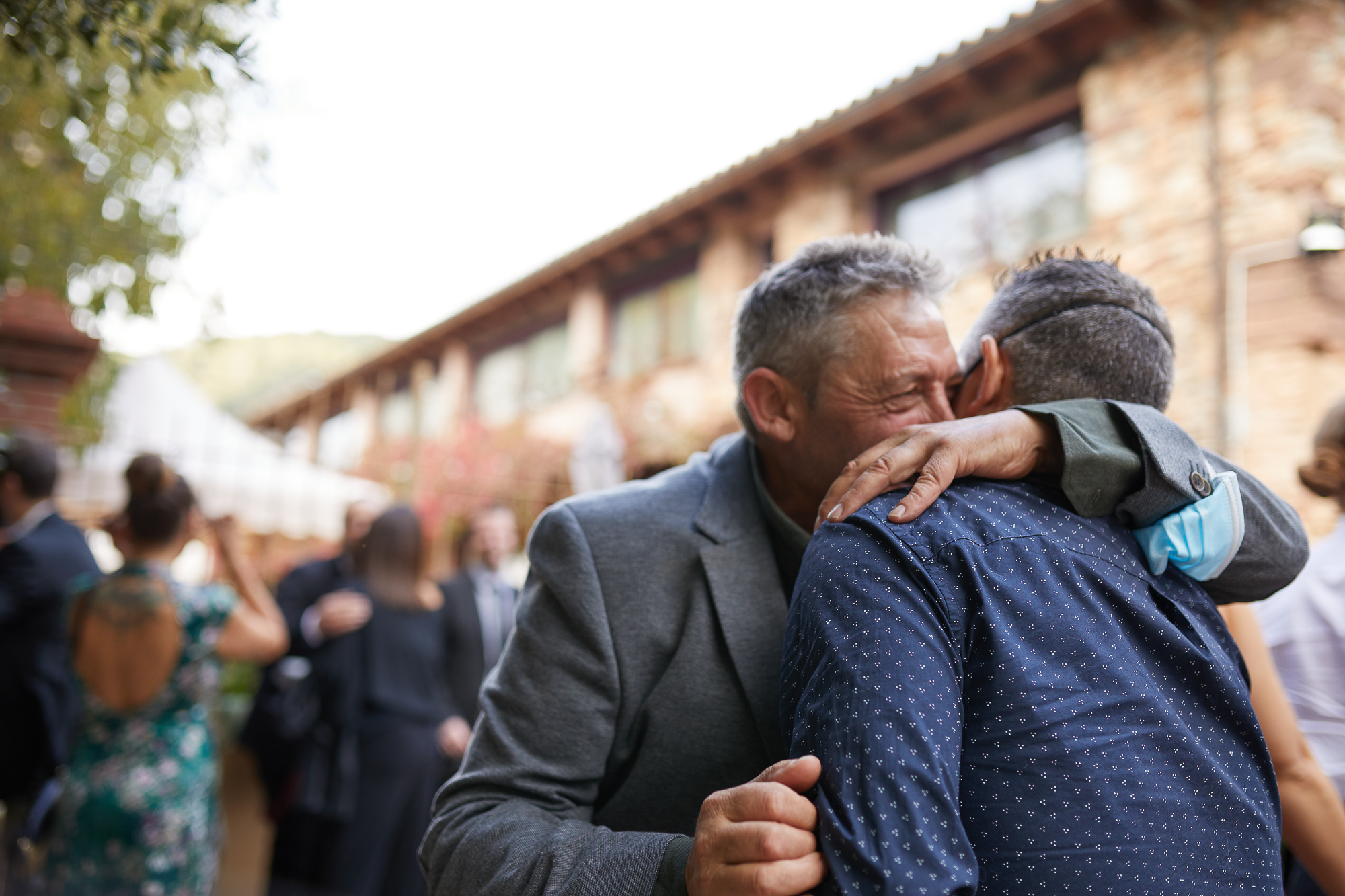 abrazo de hermanos