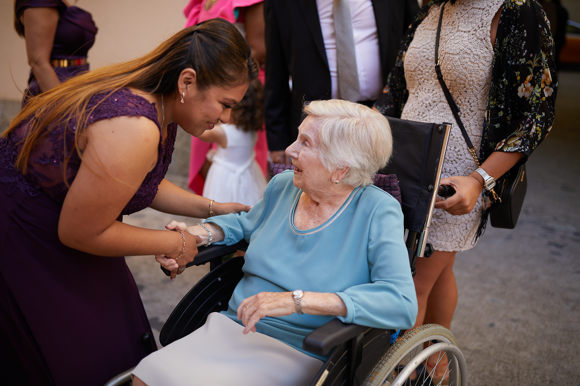 abuela en la fiesta de bodas
