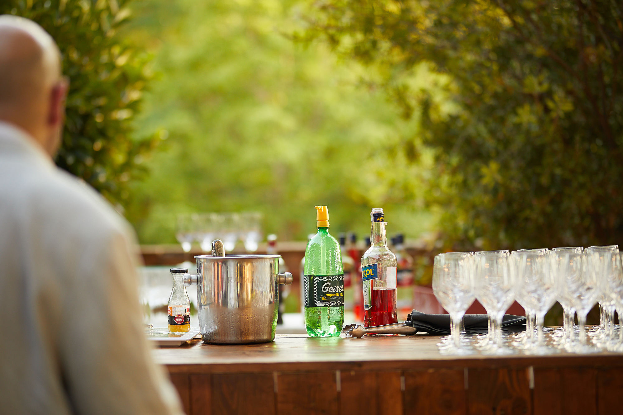 botella de gaseosa y aperol en el catering de bodas