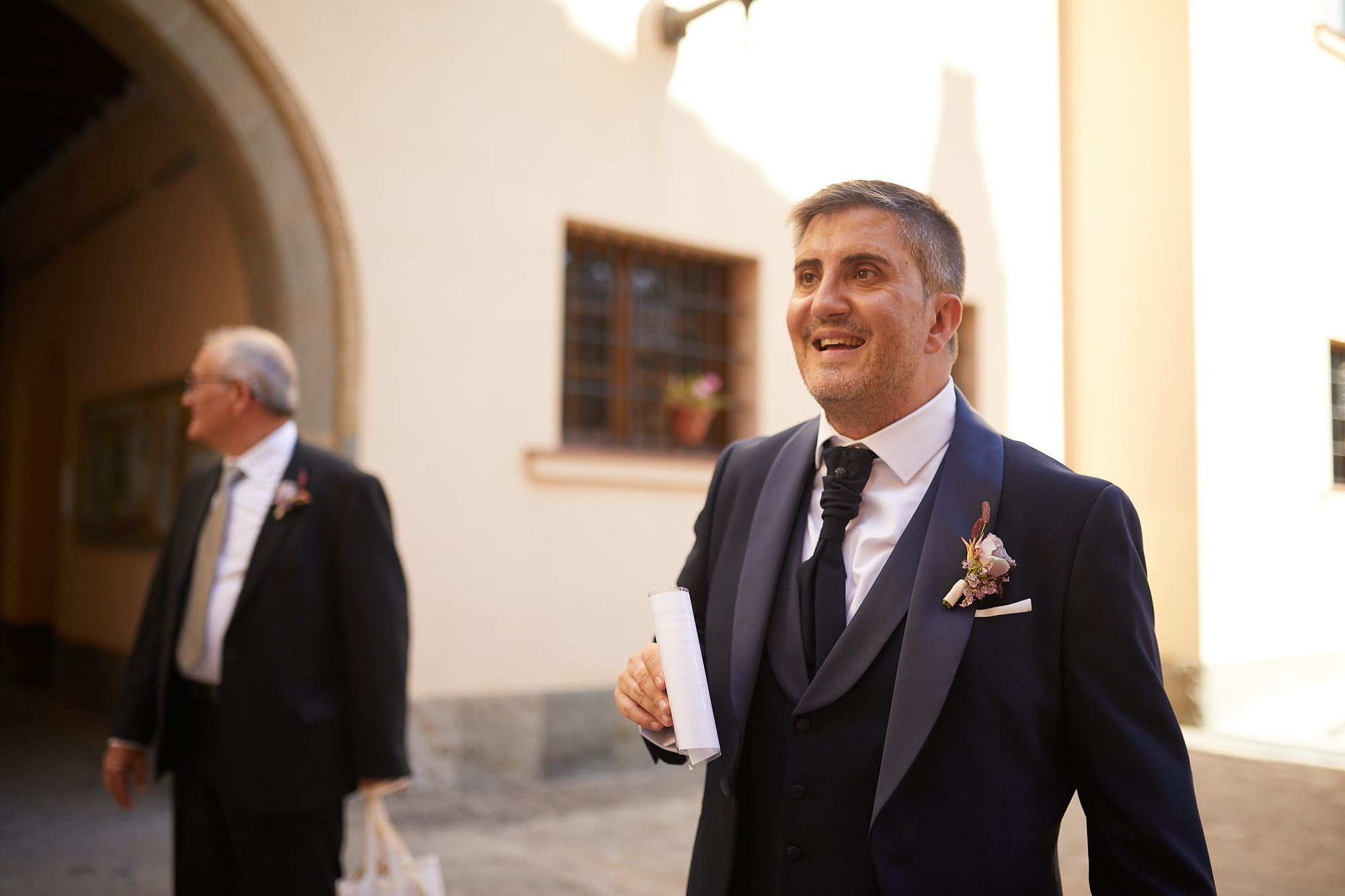 novio sonriendo