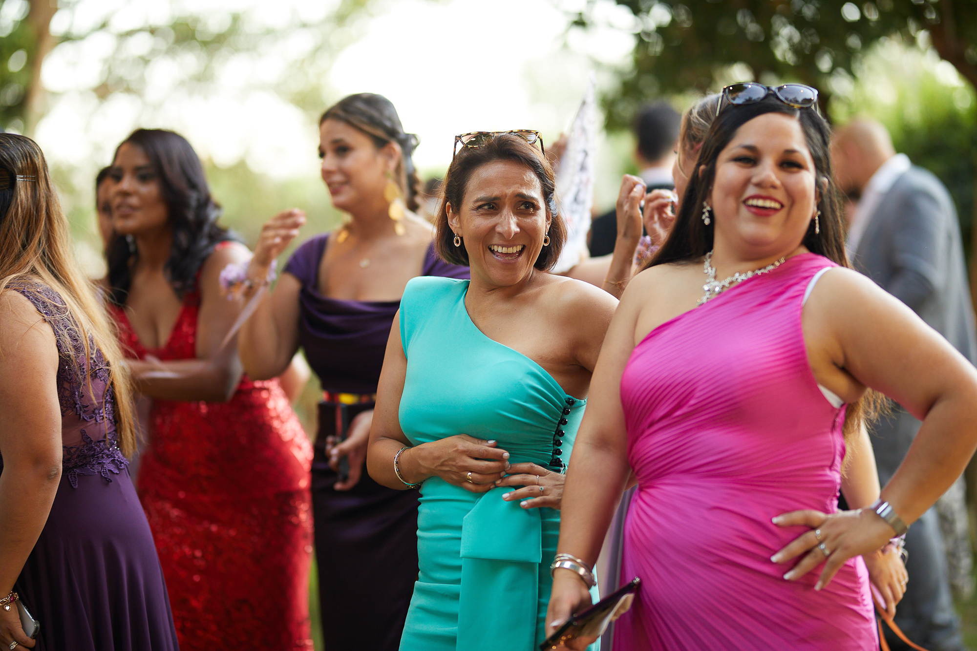 invitadas en la fiesta de bodas