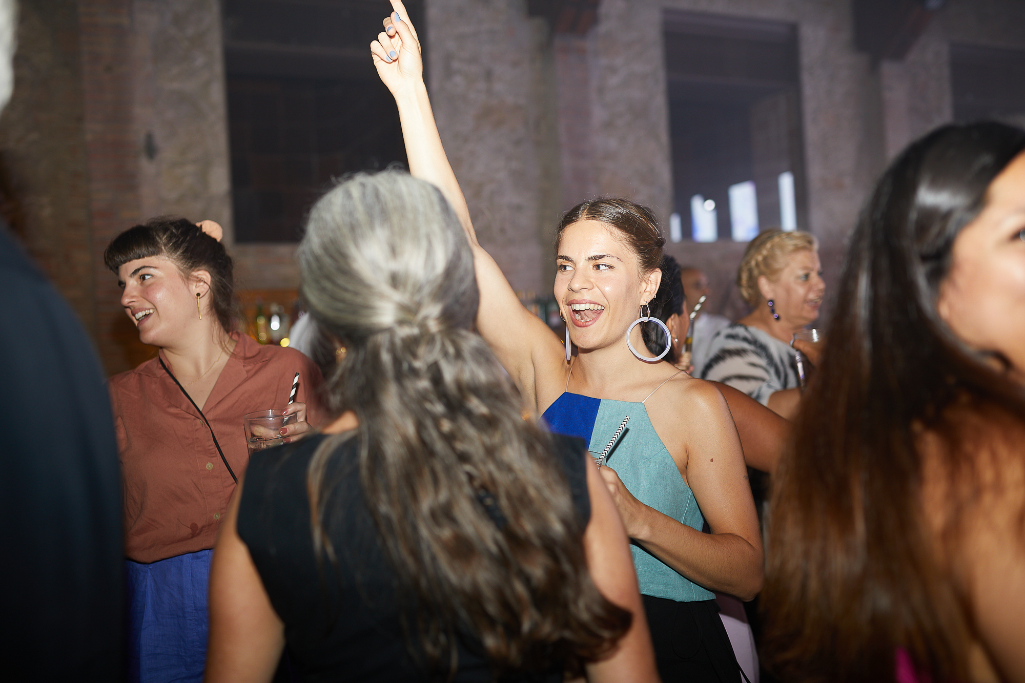 invitados de la boda bailando