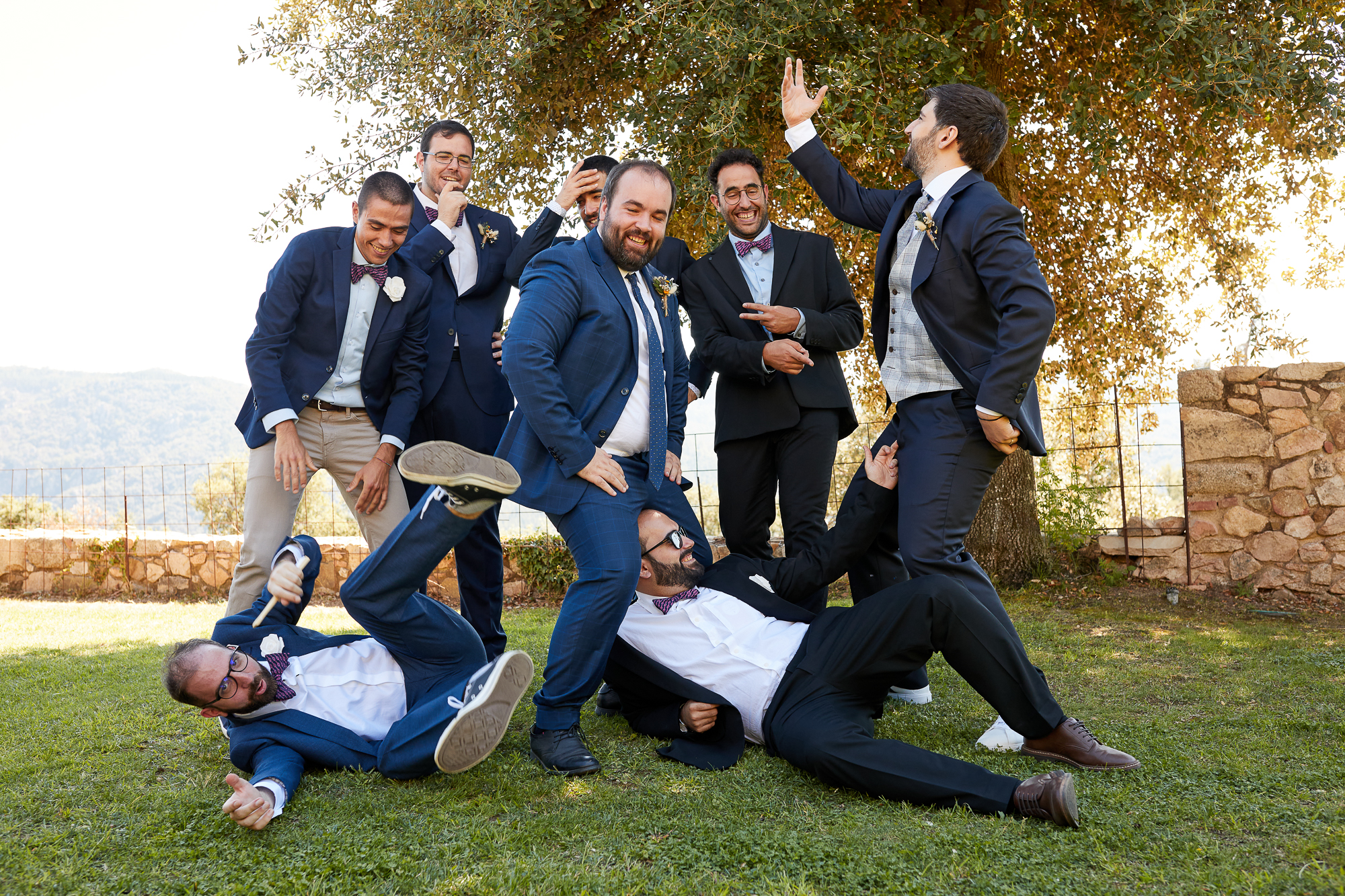 amigos del novio poses graciosas