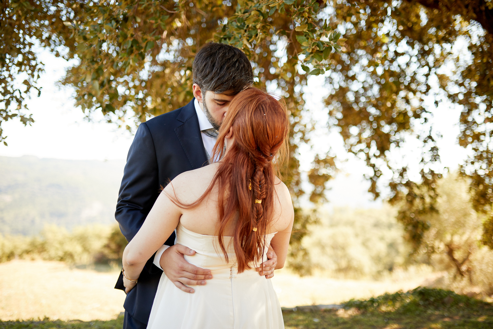 beso bajo el arbol