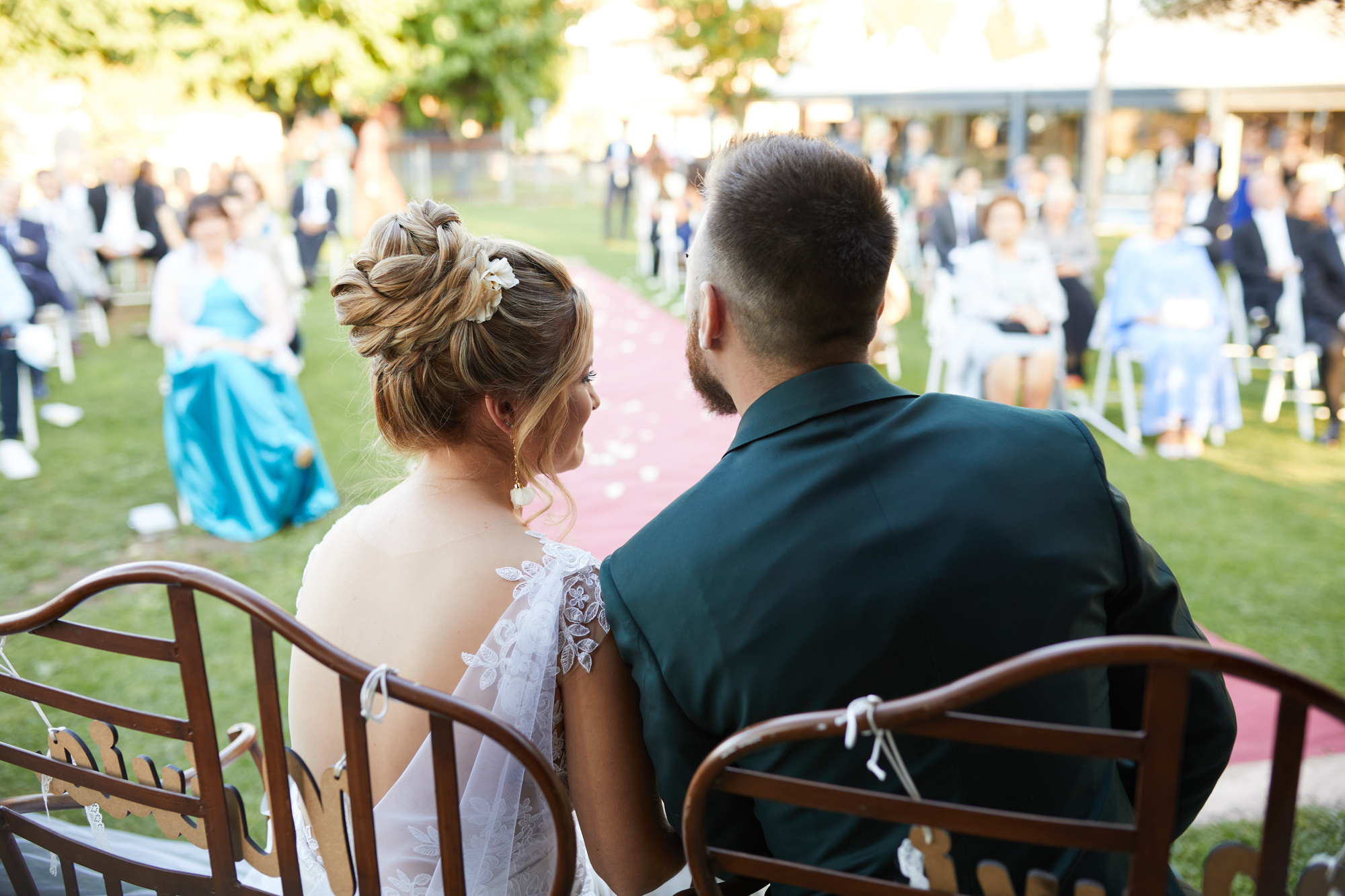 foto despaldas de los novios