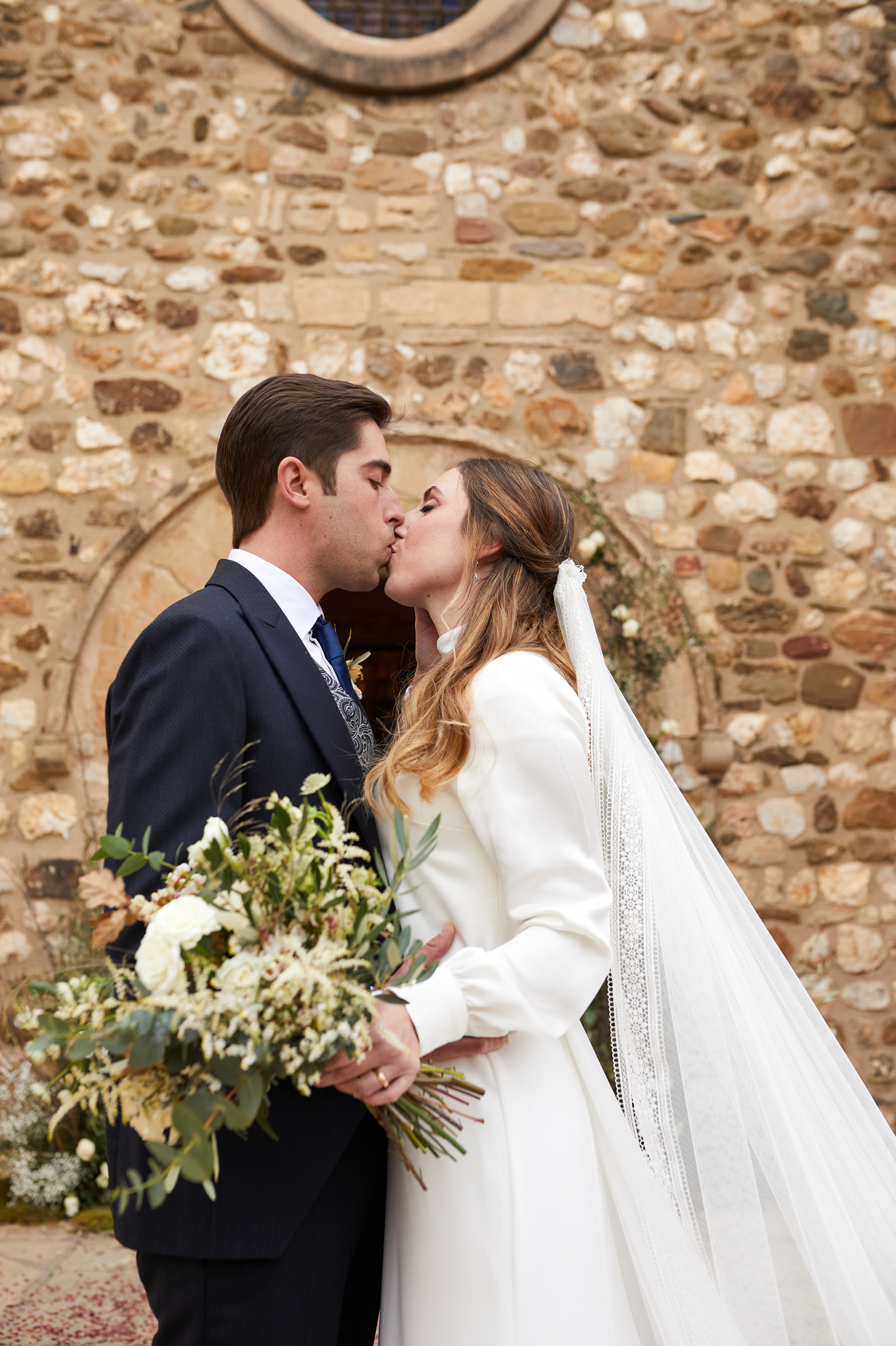beso recien casados