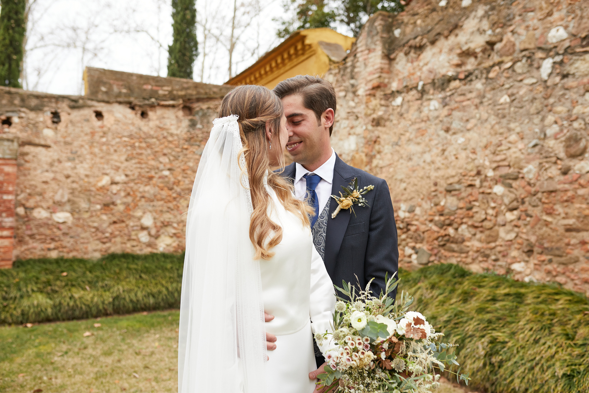 mirada cómplice recién casados