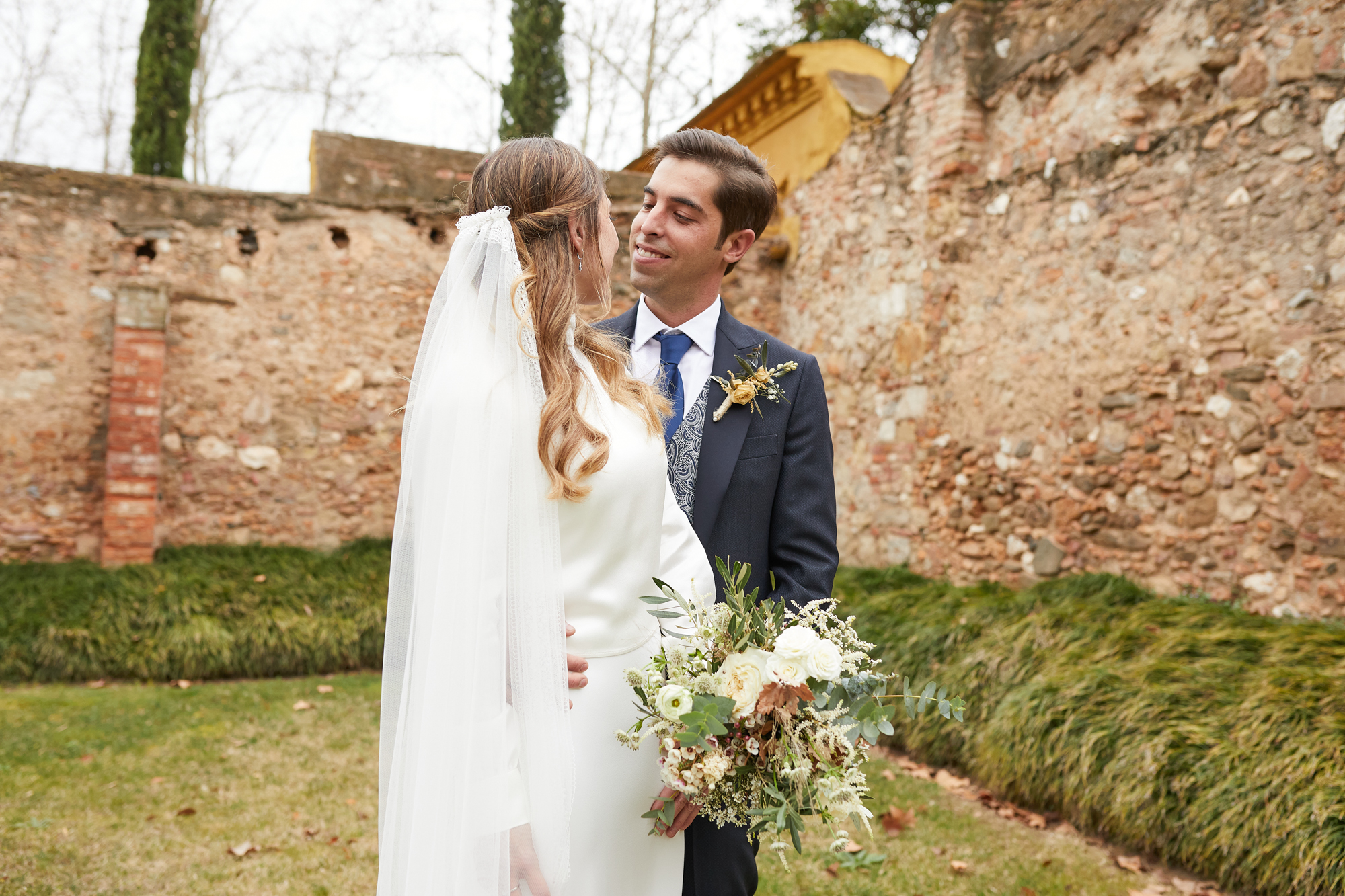 mirada recién casados