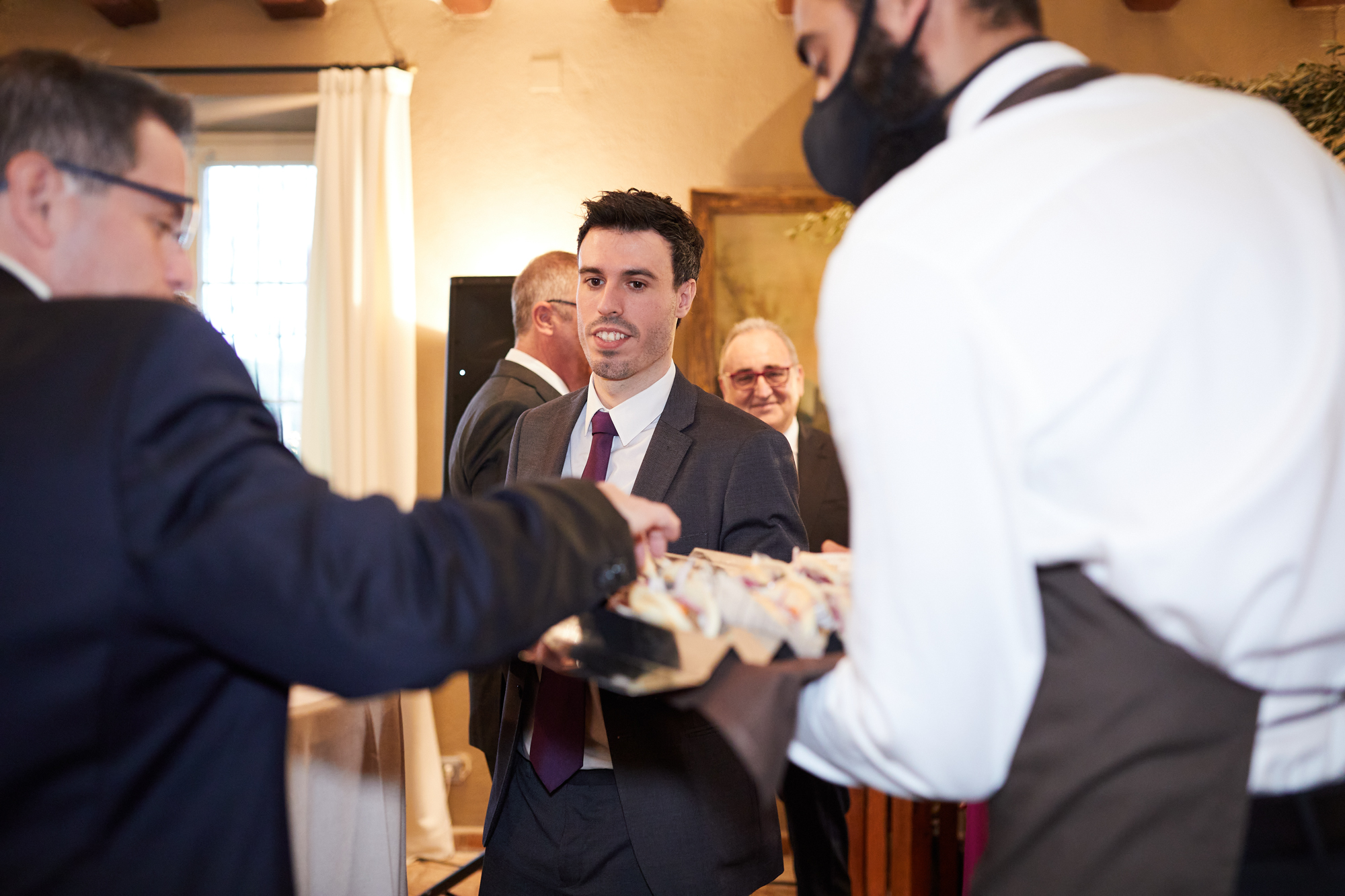 camarero del banquete de bodas