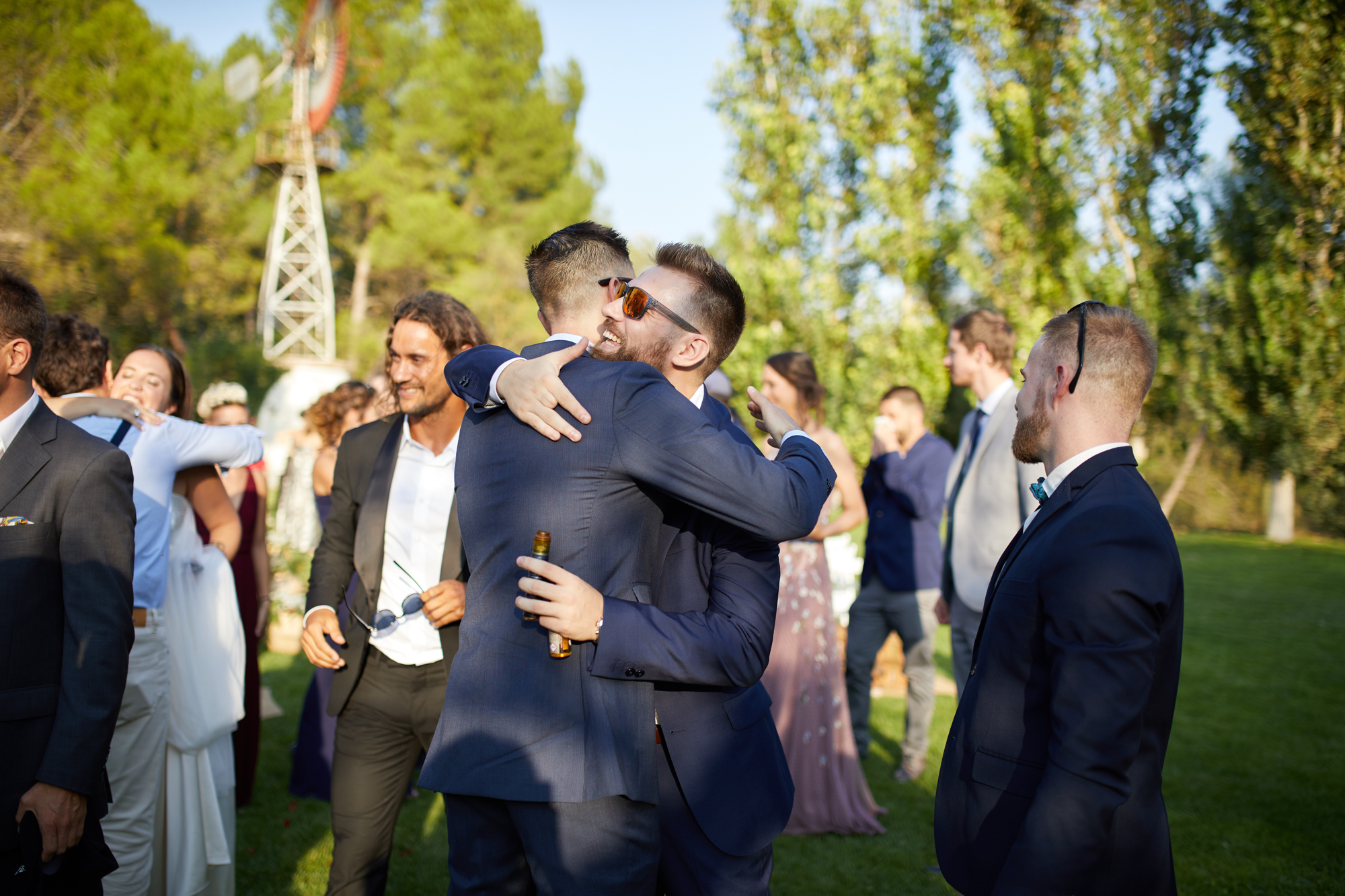 abrazo al novio