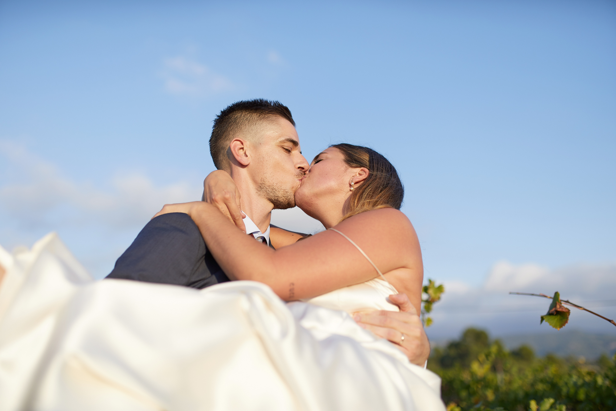 beso en novios