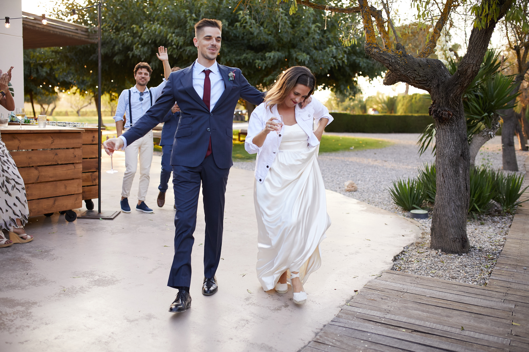 entrada de los novios a la fiesta