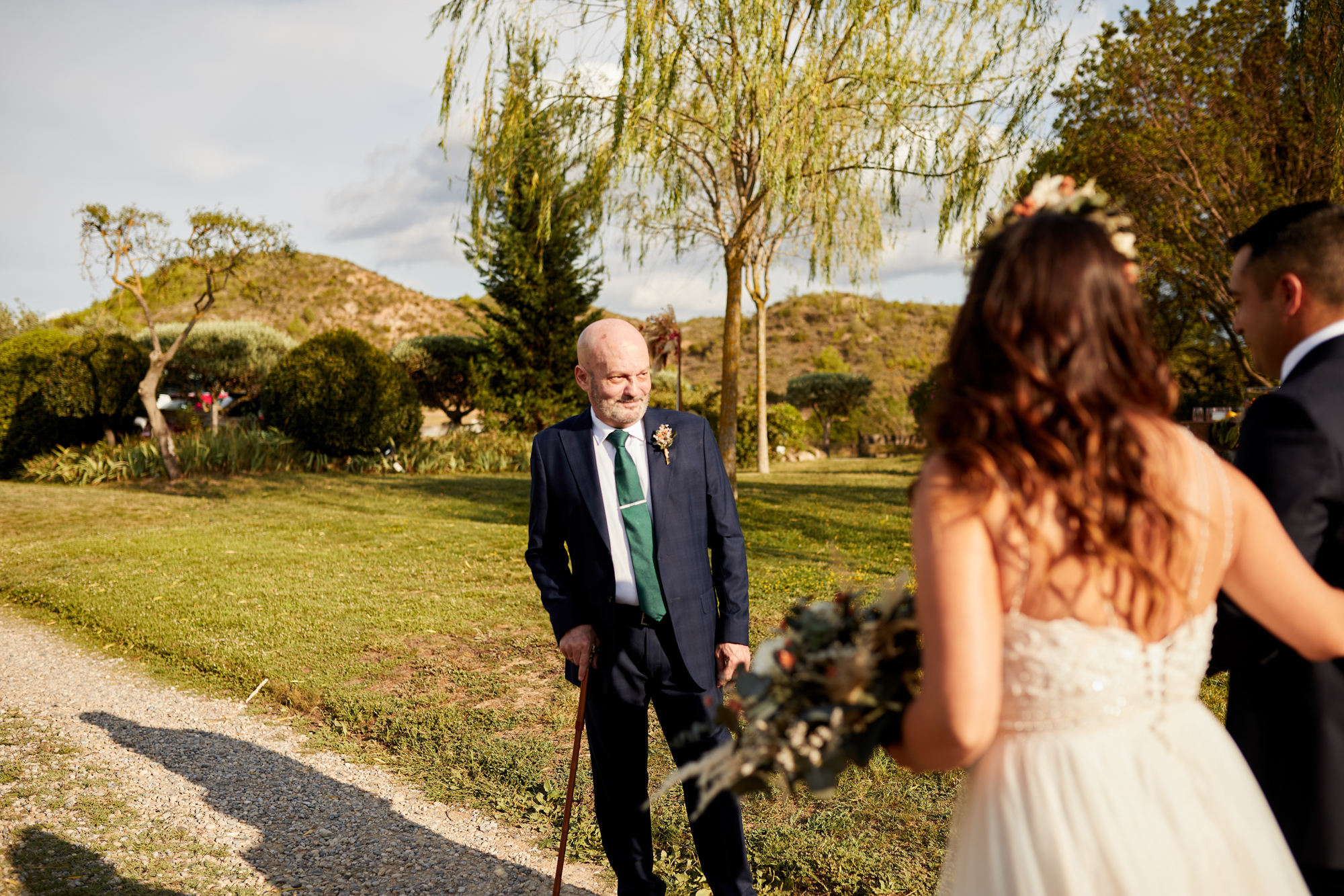 padre esperando a la novia