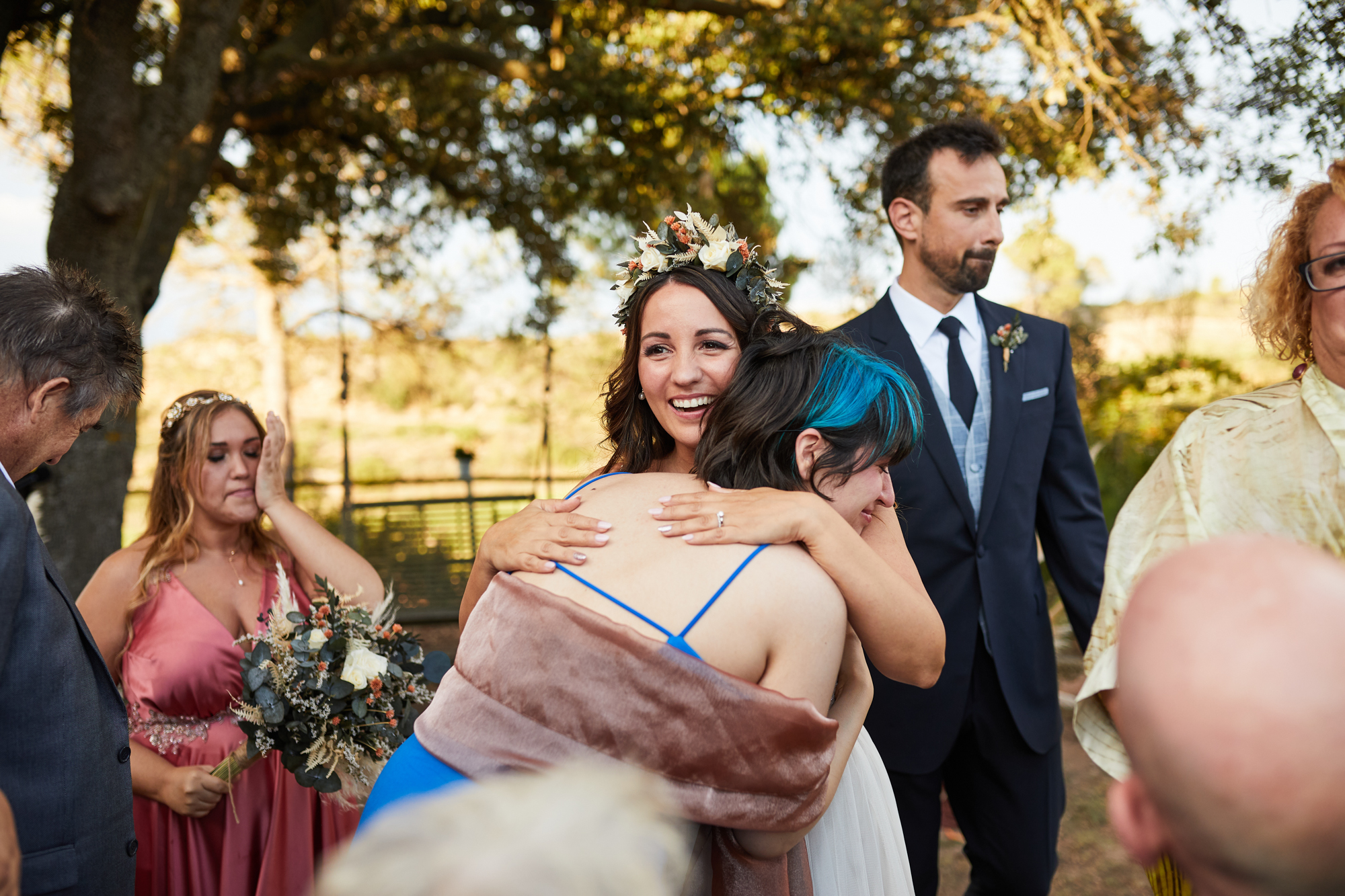 abrazo a la novia