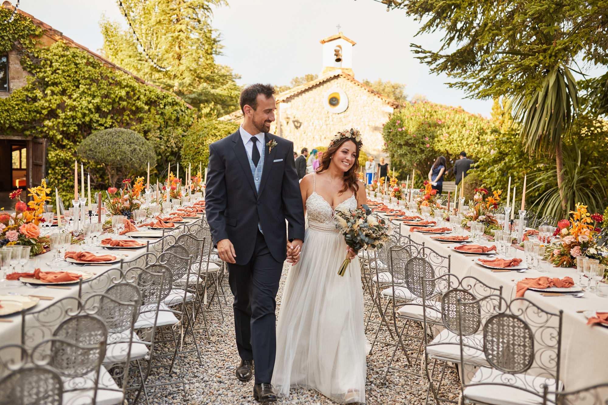 novios caminando