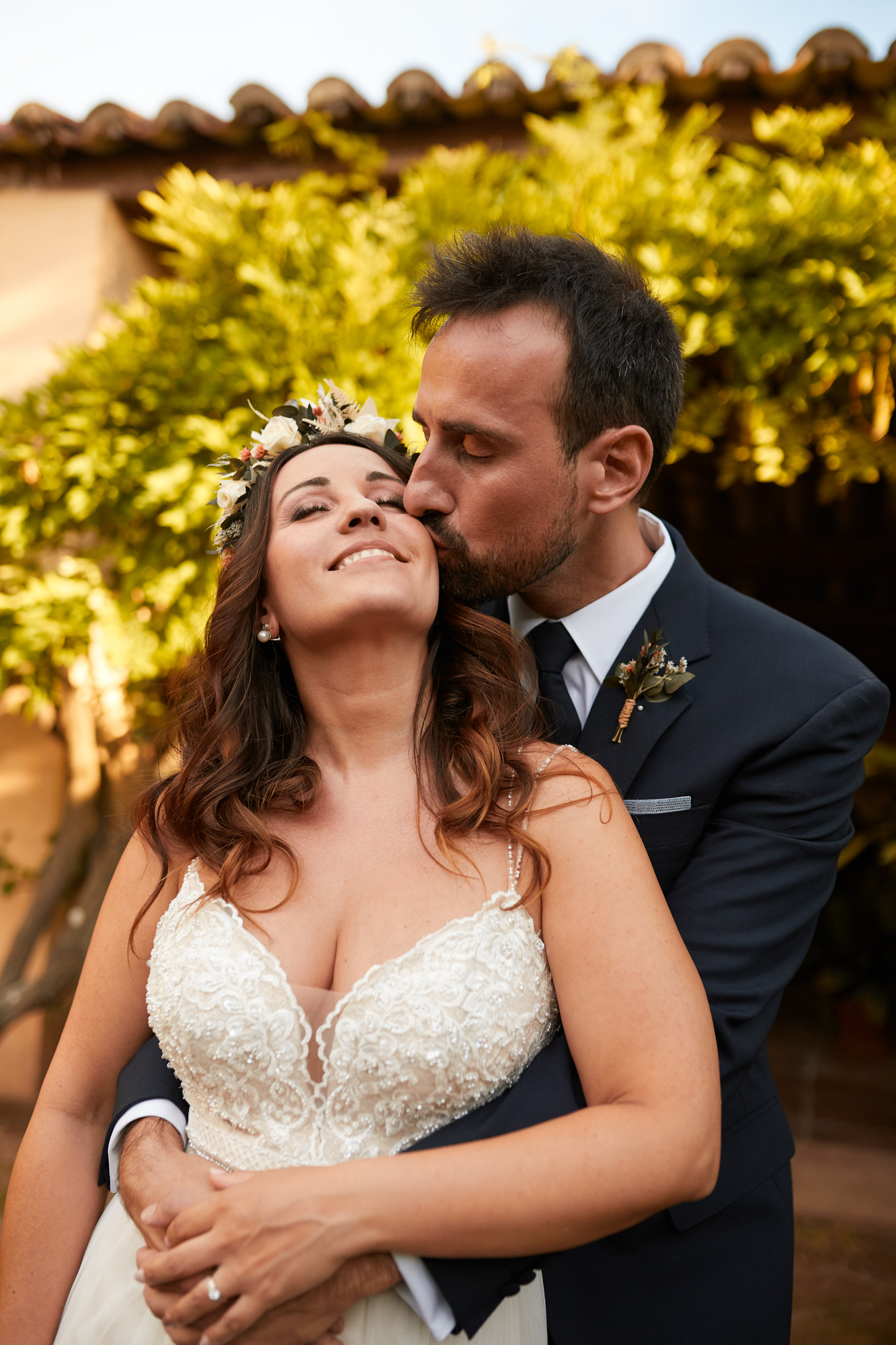 beso del novio a la novia